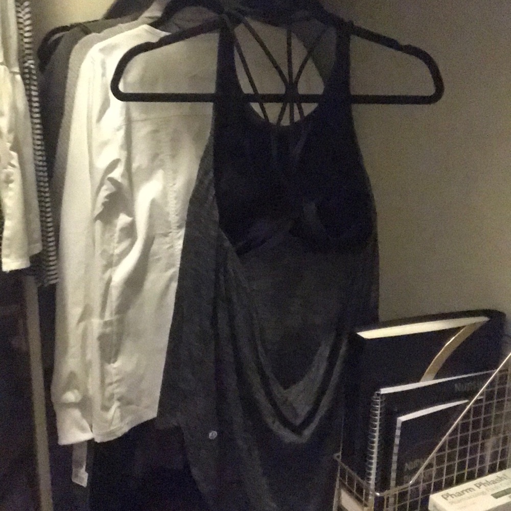 Lulu top tags off brand new